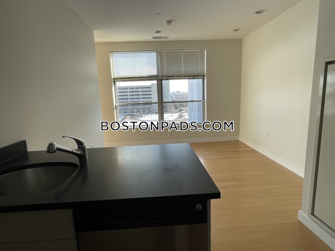 Boston - $2,700 /mo