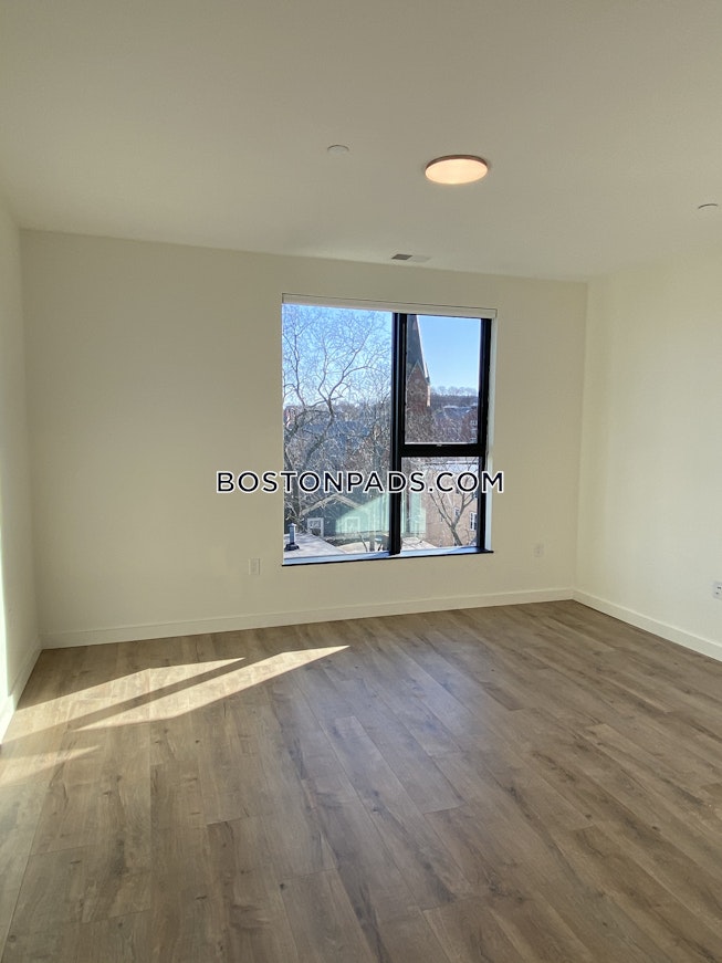 Boston - $2,458 /mo