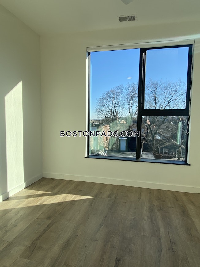 Boston - $2,458 /mo