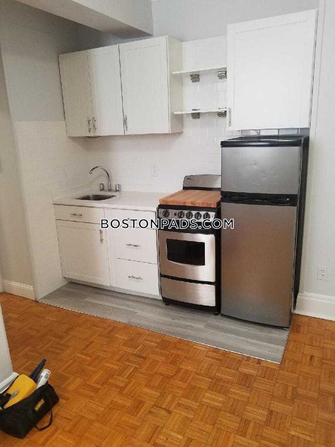 Boston - $2,400 /mo