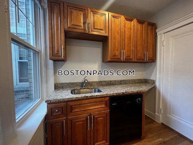 Boston - $4,004 /mo