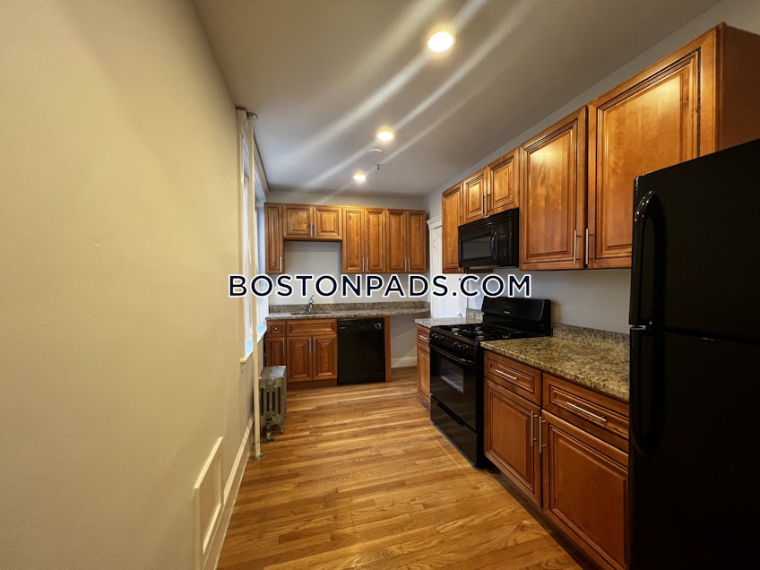 Boston - $4,304 /month