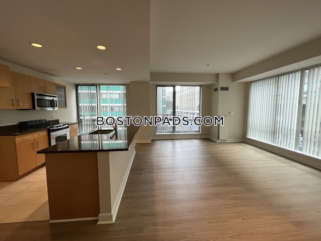 Boston - $3,925 /mo