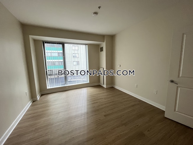 Boston - $3,925 /mo