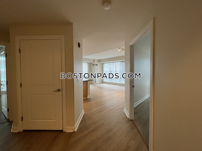 Boston - $3,925 /mo