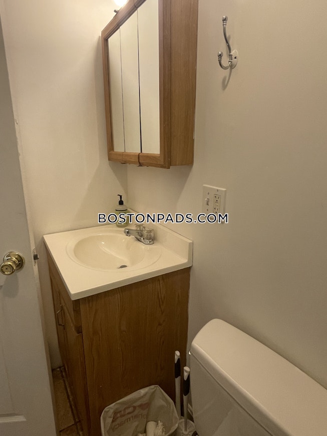 Boston - $2,900 /mo