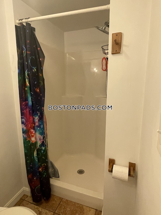 Boston - $2,900 /mo