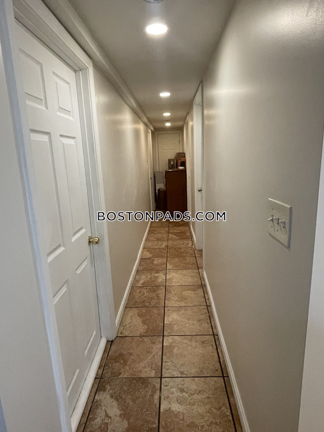 Boston - $2,900 /mo