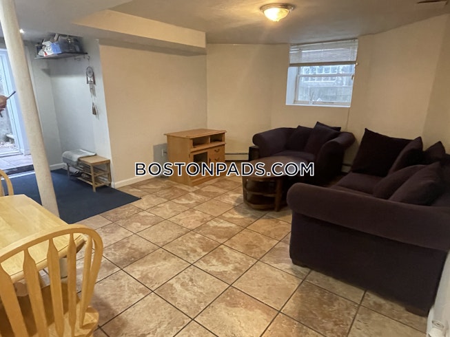 Boston - $2,900 /mo