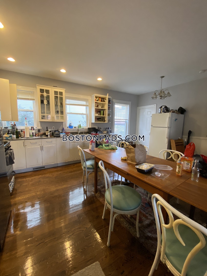 Boston - $9,900 /month