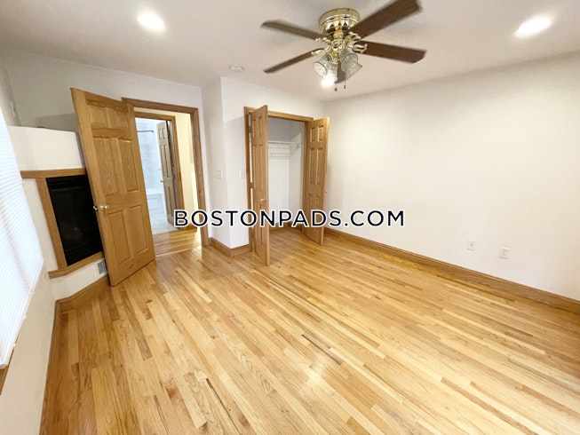 Boston - $4,800 /mo