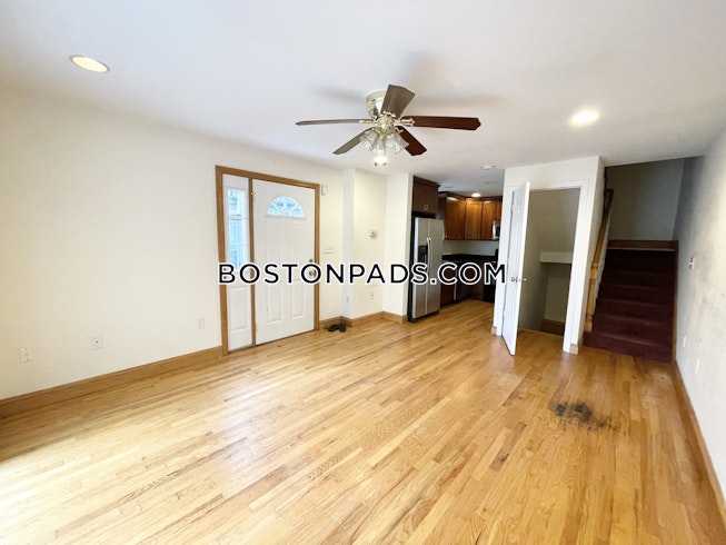 Boston - $4,800 /mo