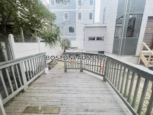 Boston - $4,800 /mo