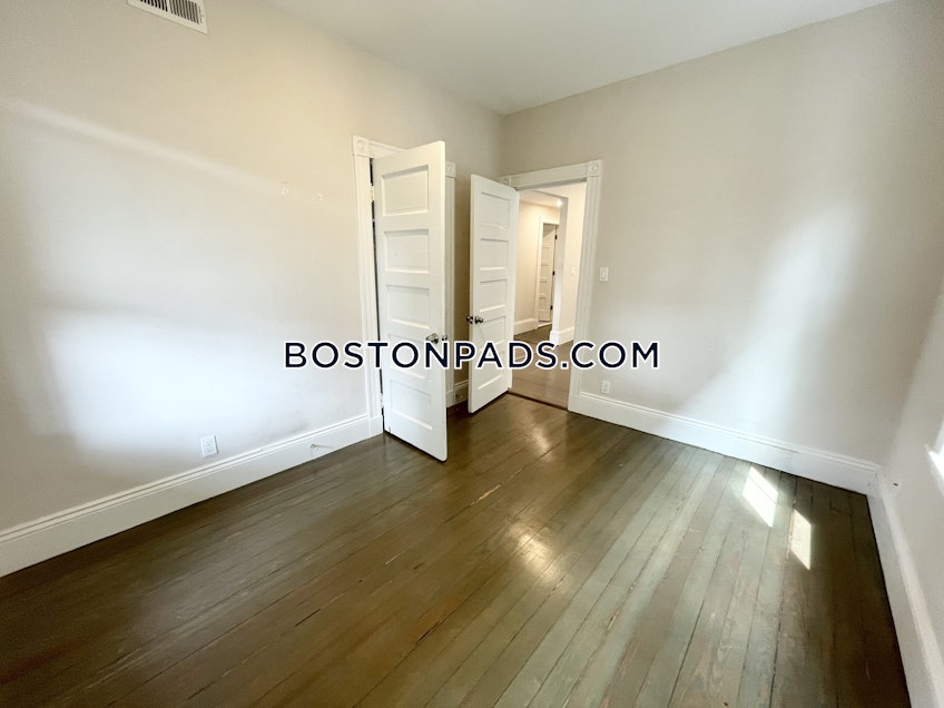 Boston - $4,400 /month