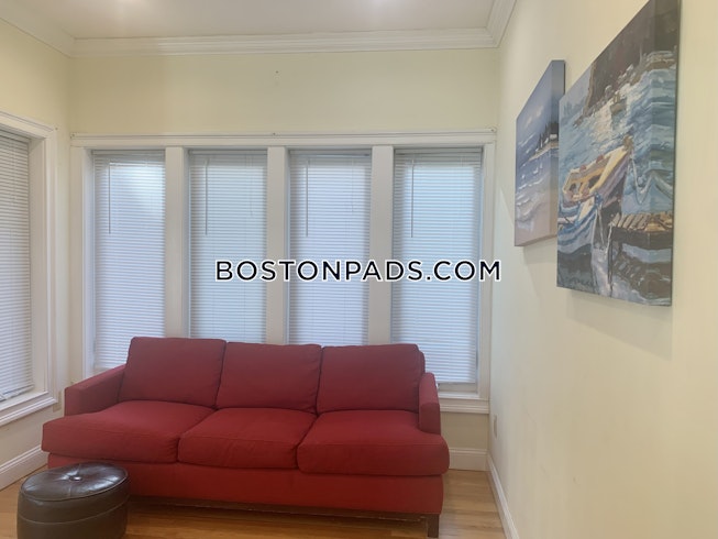 Boston - $4,800 /mo