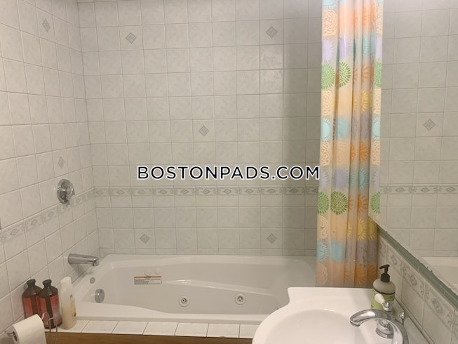 Boston - $4,800 /mo