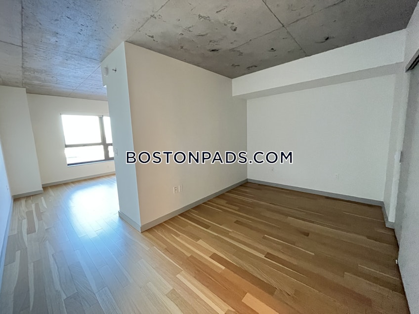 Boston - $3,435 /month