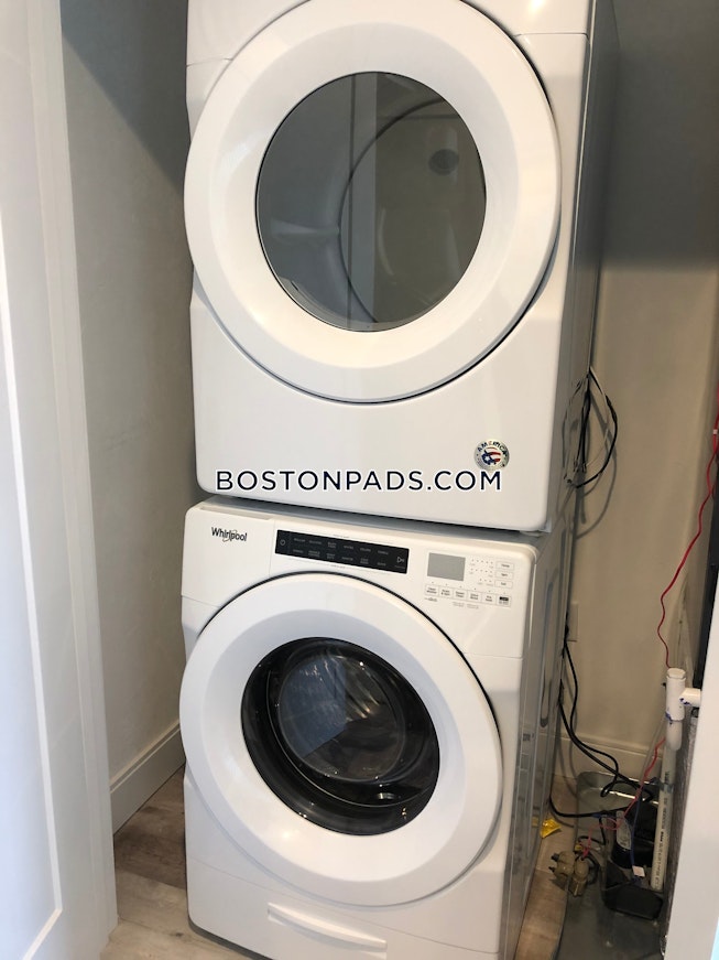 Boston - $2,700 /mo