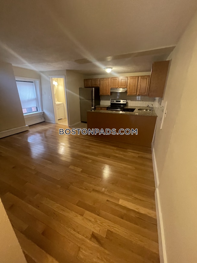 Boston - $3,200 /mo