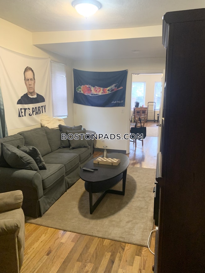 Boston - $2,900 /mo