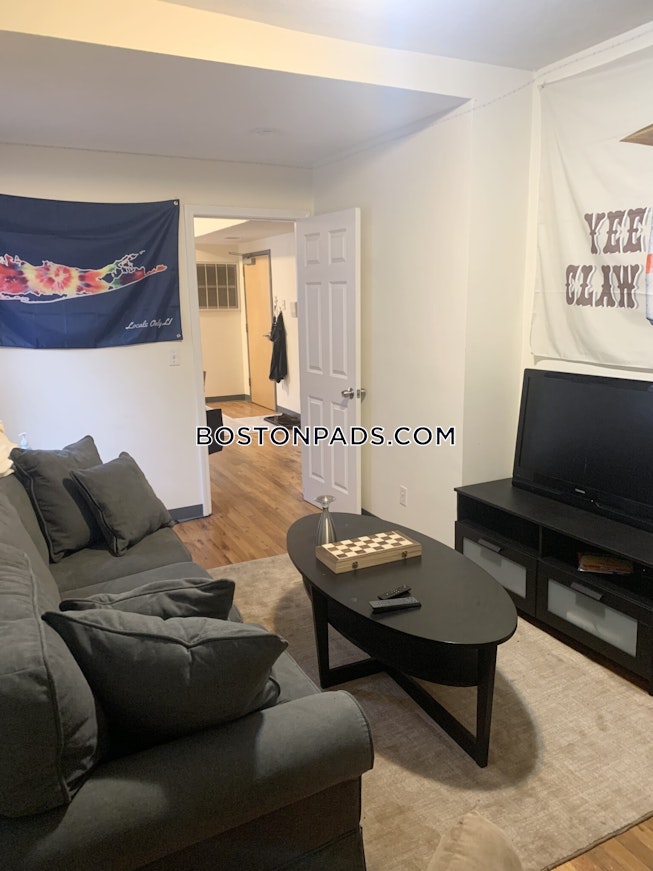 Boston - $2,900 /mo