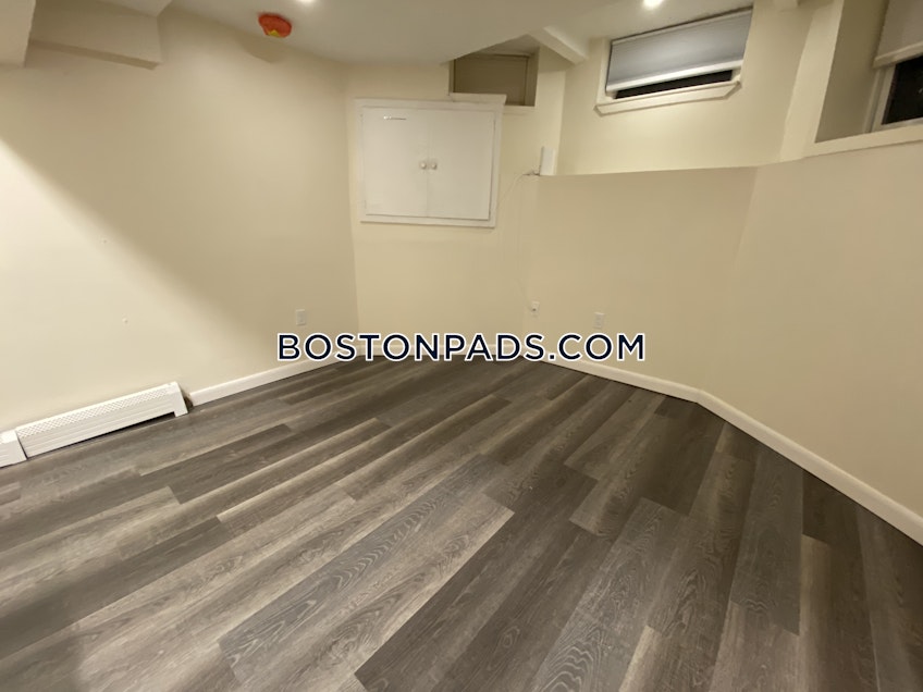 Boston - $1,275 /month