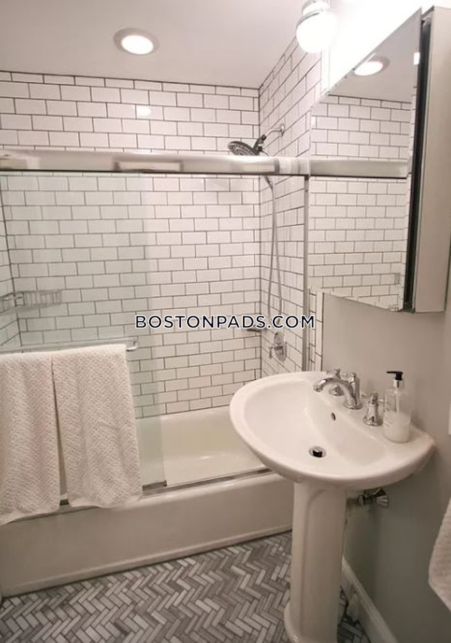 Boston - $5,800 /mo