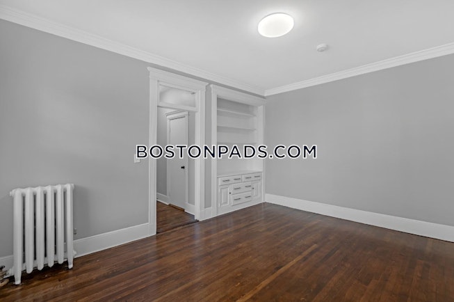 Boston - $5,600 /mo
