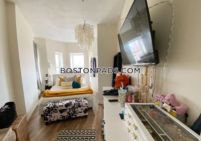 Boston - $5,000 /mo