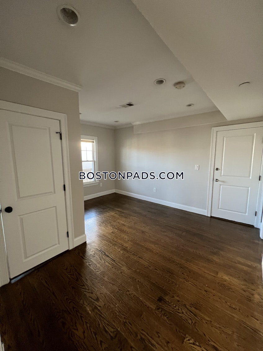 Boston - $2,895 /month