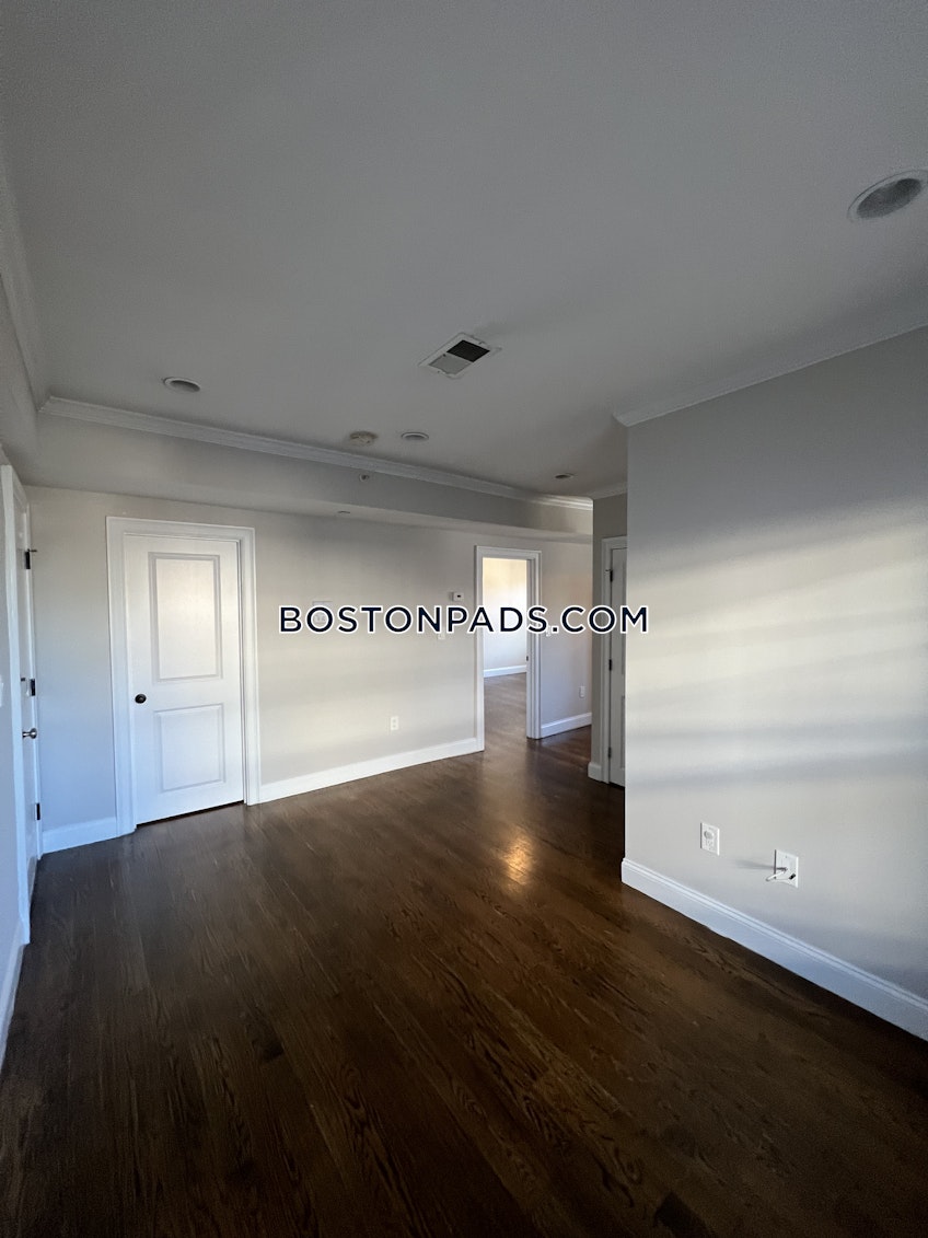 Boston - $2,895 /month