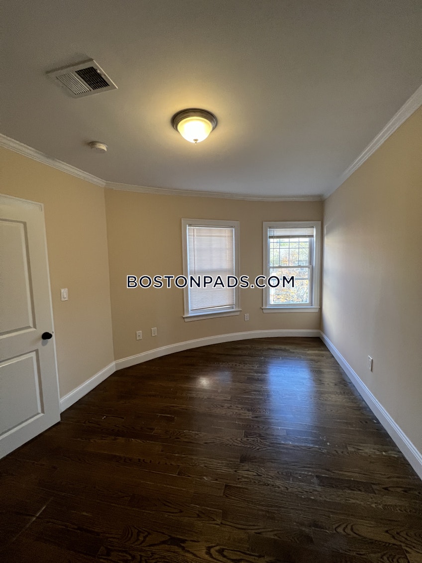 Boston - $2,895 /month