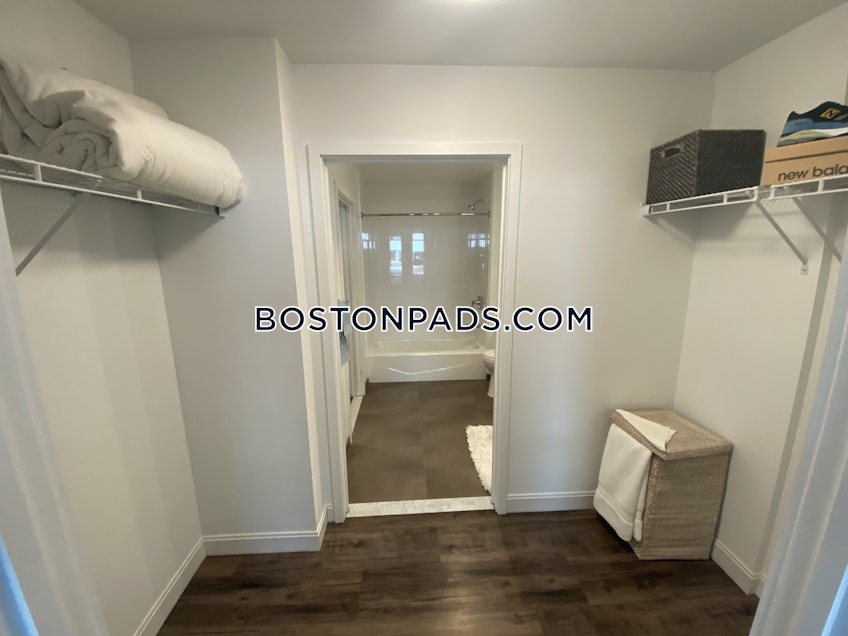 Boston - $3,327 /month