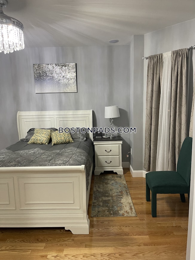 Boston - $4,500 /mo