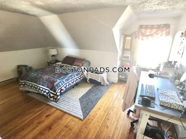 Boston - $3,300 /mo