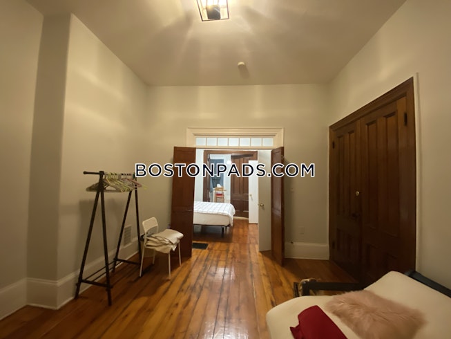 Boston - $2,200 /mo