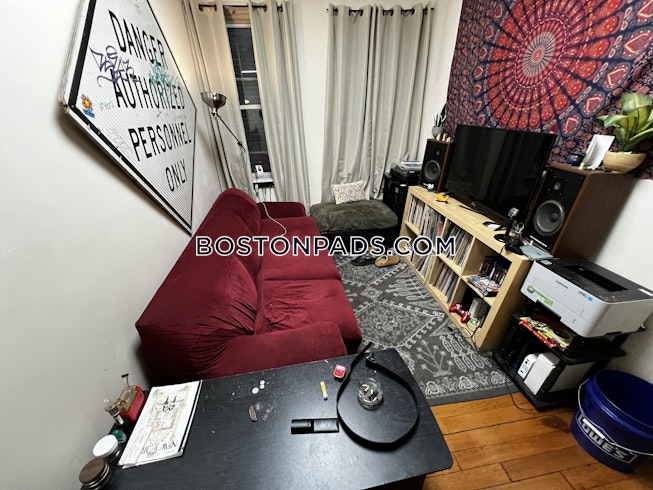 Boston - $4,100 /mo