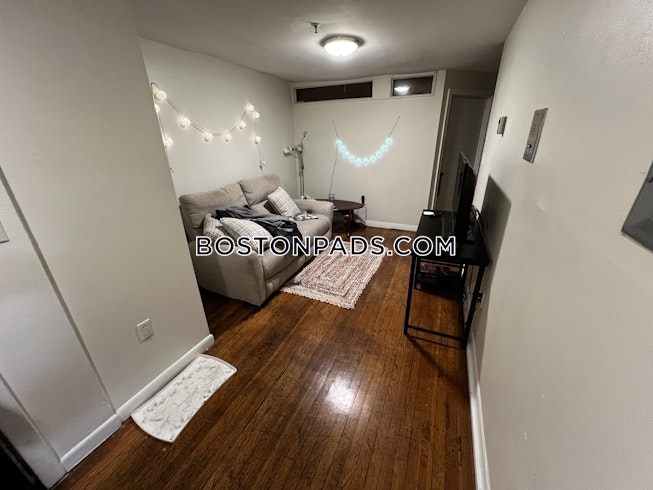 Boston - $3,600 /mo