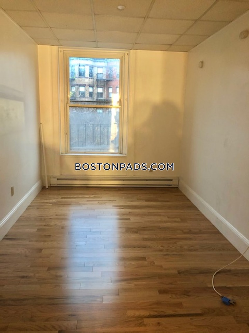 Boston - $2,095 /month