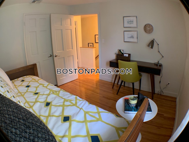 Waltham - $2,780 /mo