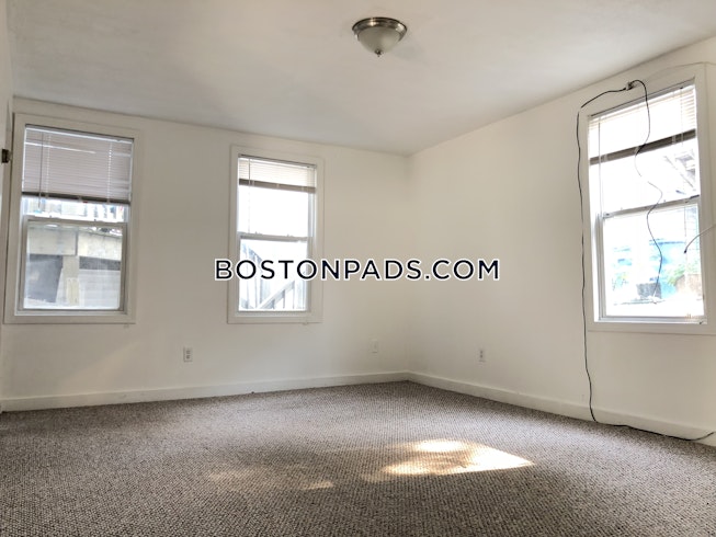 Waltham - $2,200 /mo