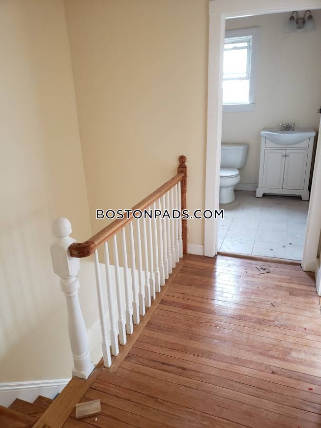 Waltham - $2,800 /mo