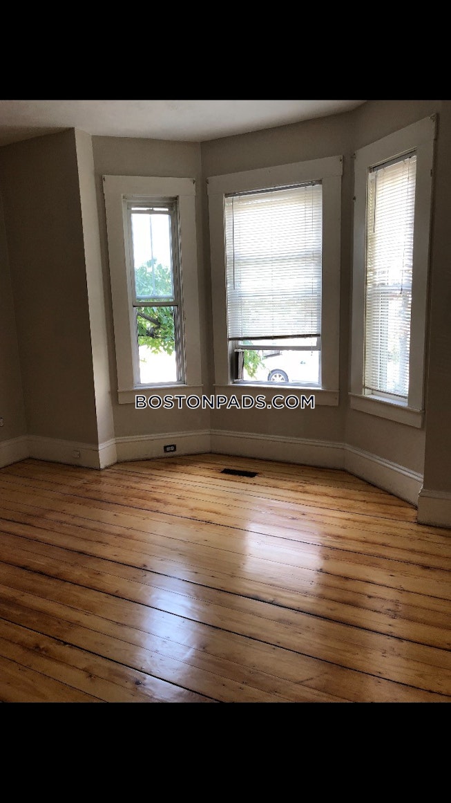 Waltham - $2,600 /mo