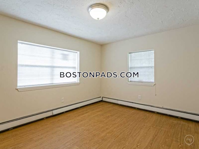 Waltham - $2,250 /mo