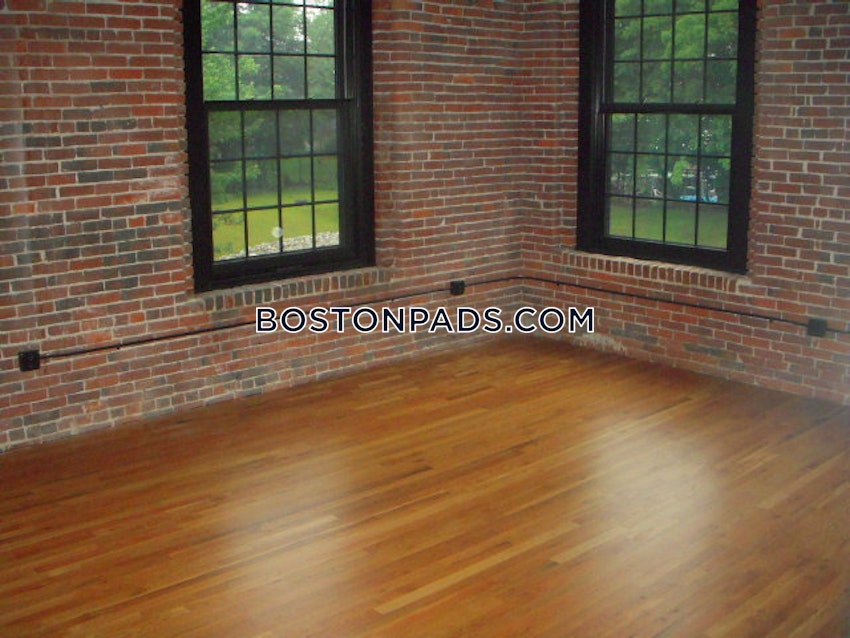 ANDOVER - 2 Beds, 1 Bath - Image 4