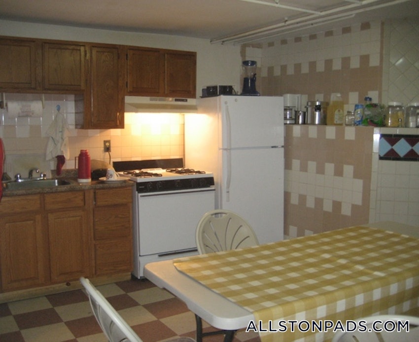 BOSTON - ALLSTON - 3 Beds, 1.5 Baths - Image 11