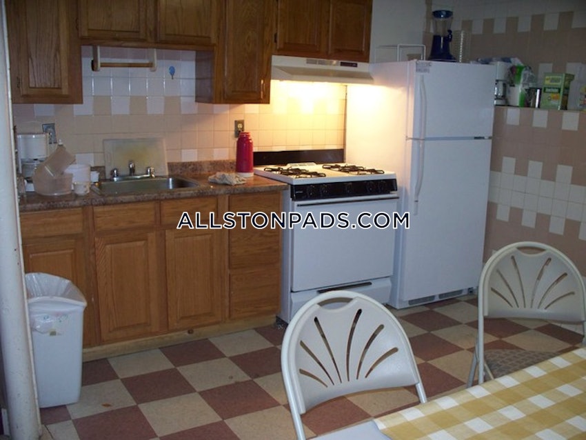 BOSTON - ALLSTON - 3 Beds, 1.5 Baths - Image 9