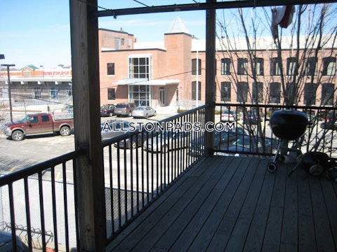 Everett St. Boston photo 2