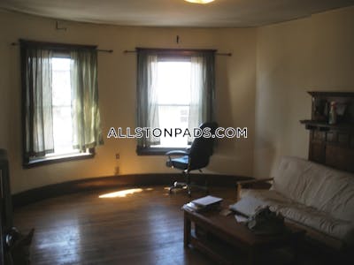 Allston Beautiful 3 bed 1 bath in Allston Located on Long Ave. Boston - $2,900 50% Fee