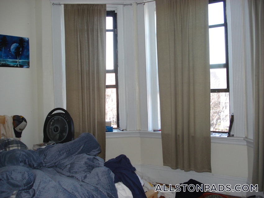 BOSTON - ALLSTON - 3 Beds, 1 Bath - Image 3